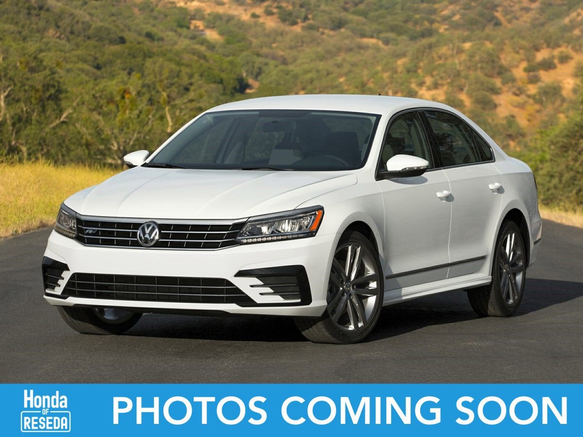 2017 Volkswagen Passat R-Line w/Comfort Pkg