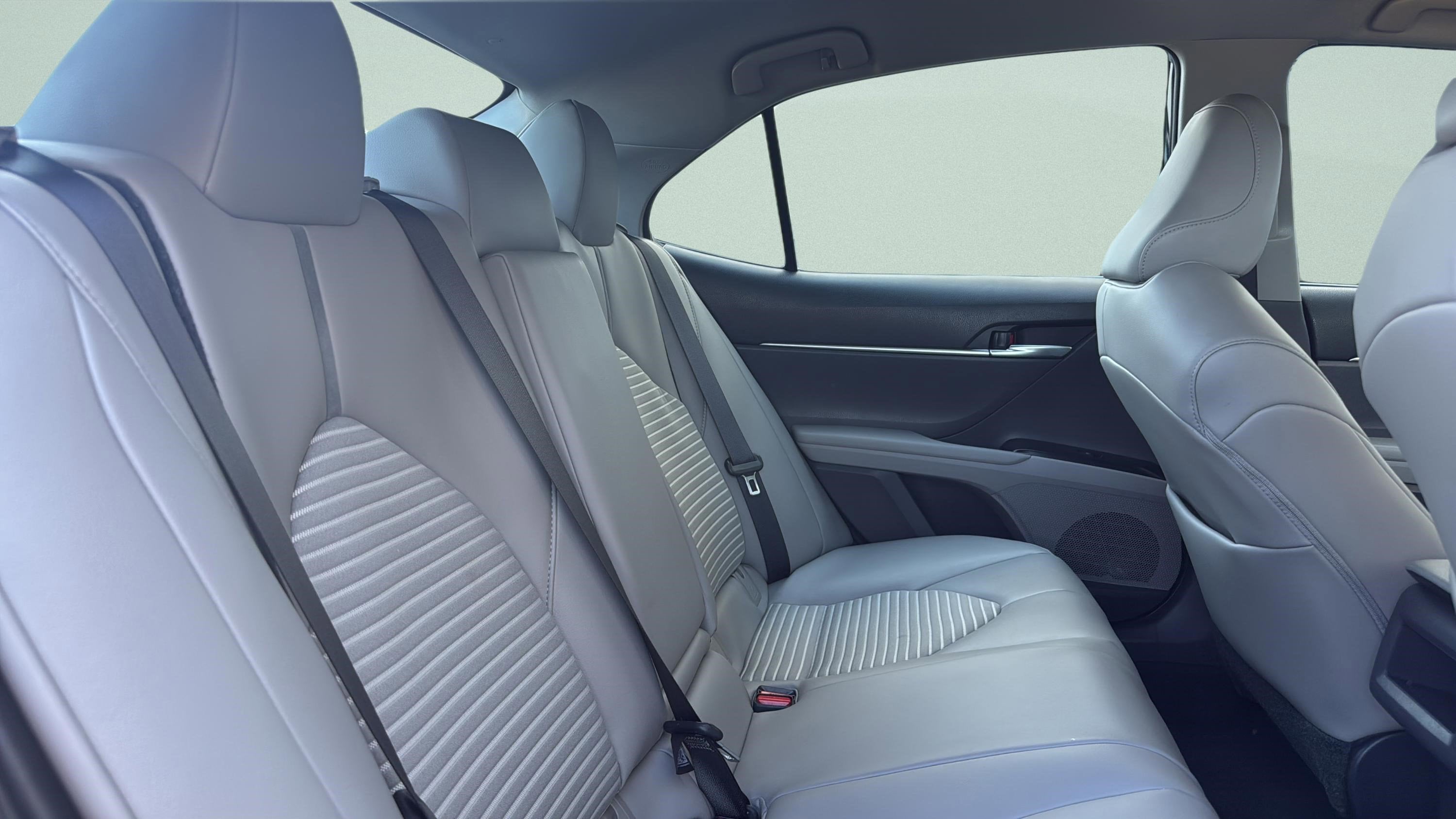 2020 Toyota Camry Hybrid SE