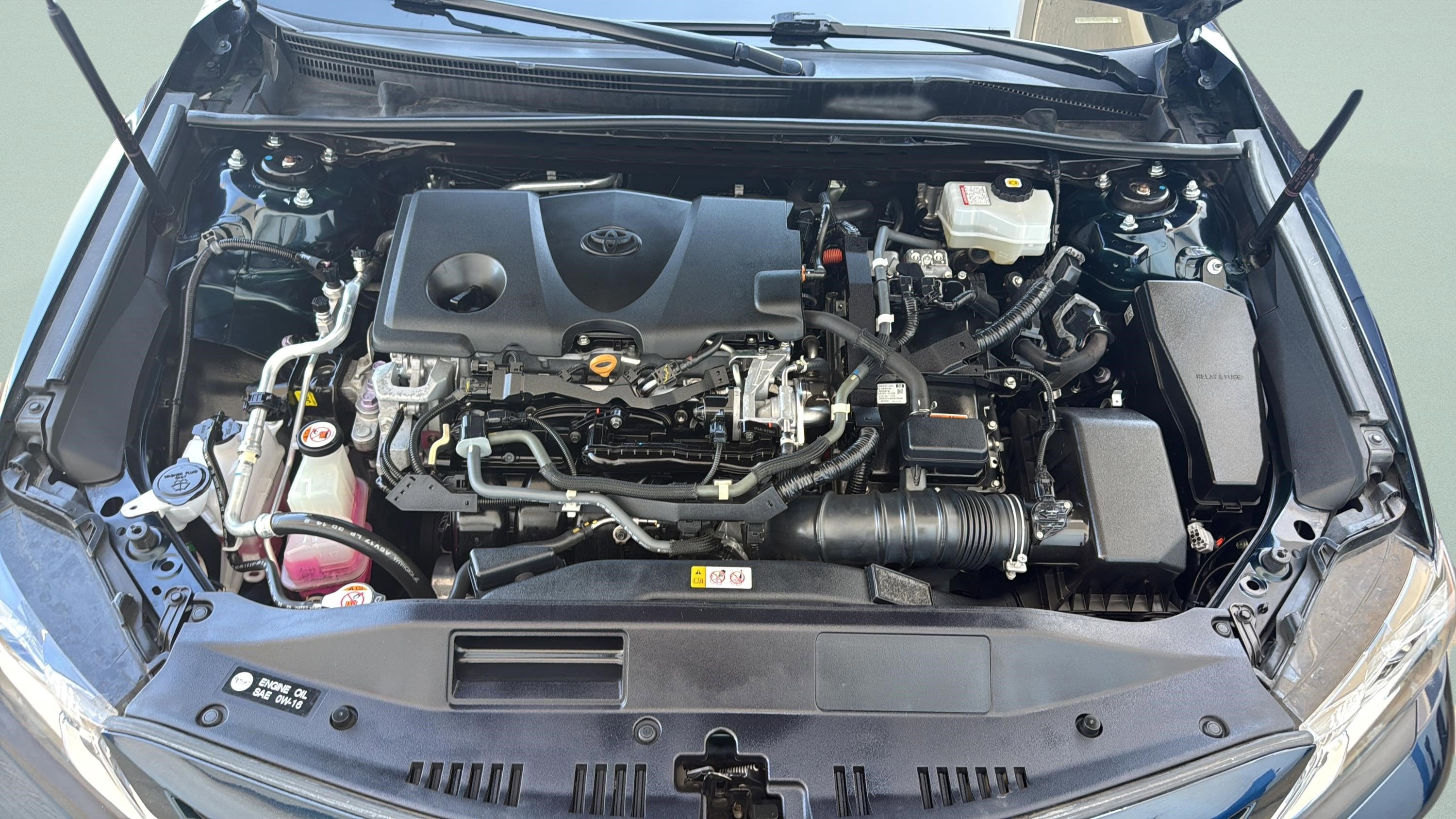2020 Toyota Camry Hybrid SE