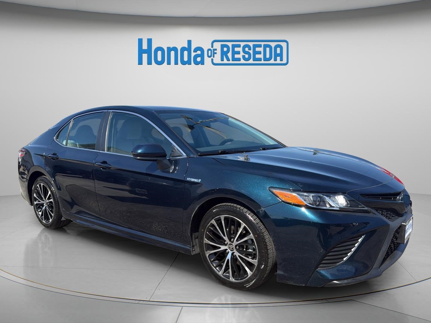 2020 Toyota Camry Hybrid SE