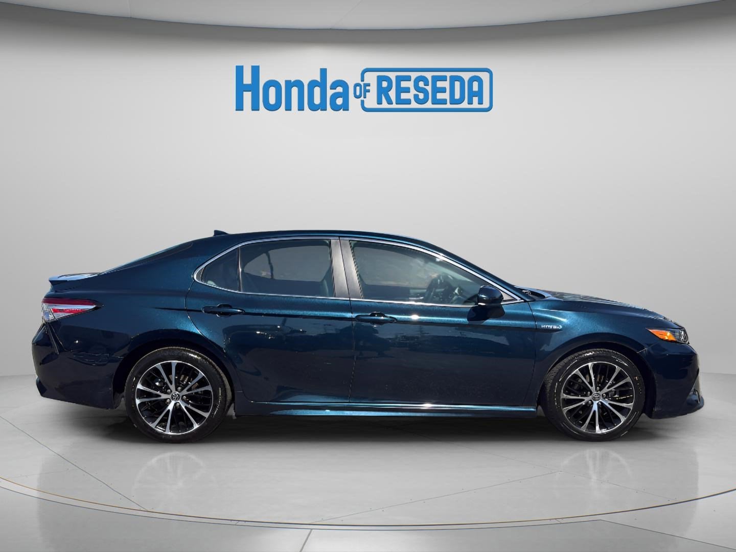2020 Toyota Camry Hybrid SE