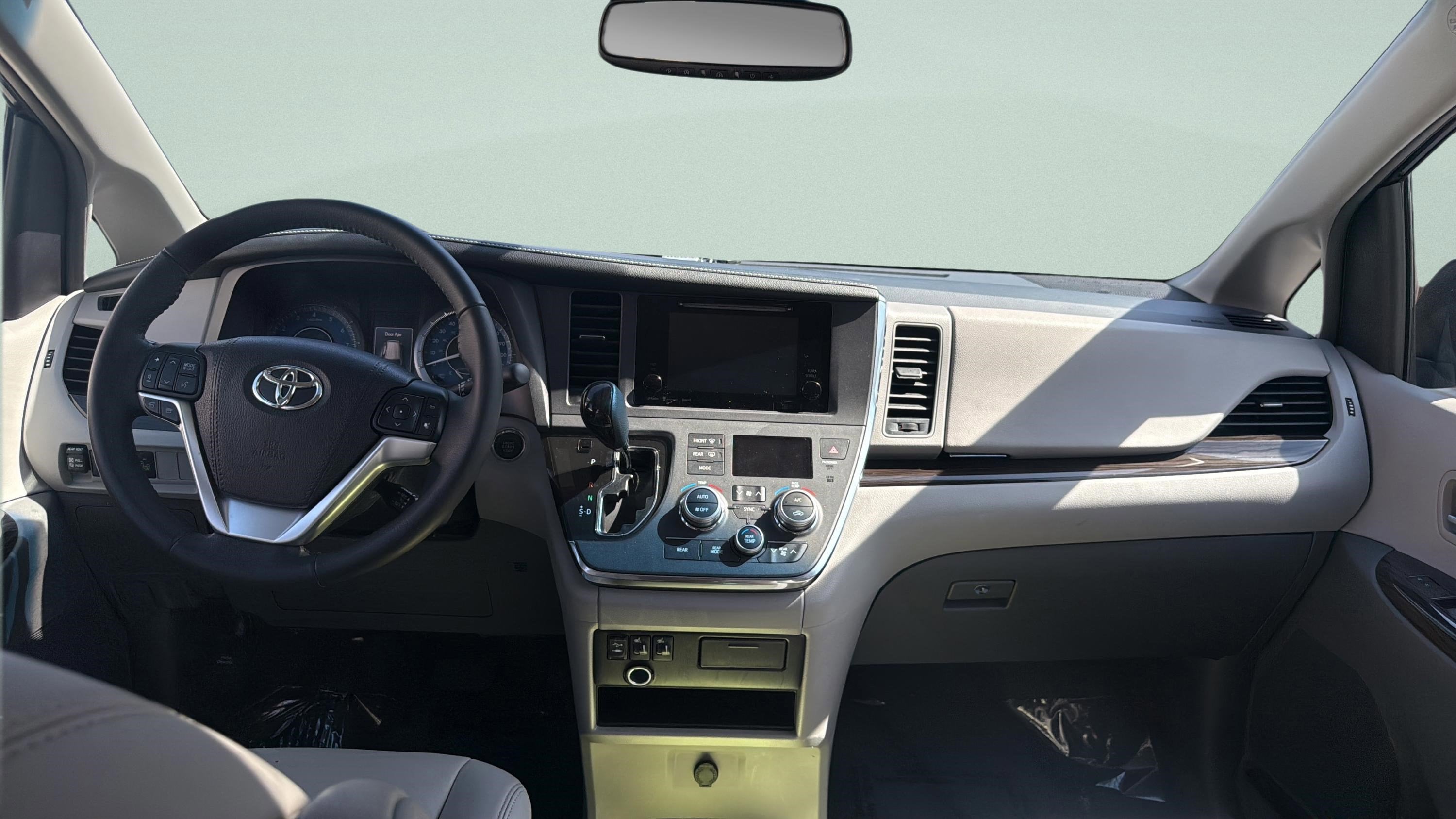 2017 Toyota Sienna XLE
