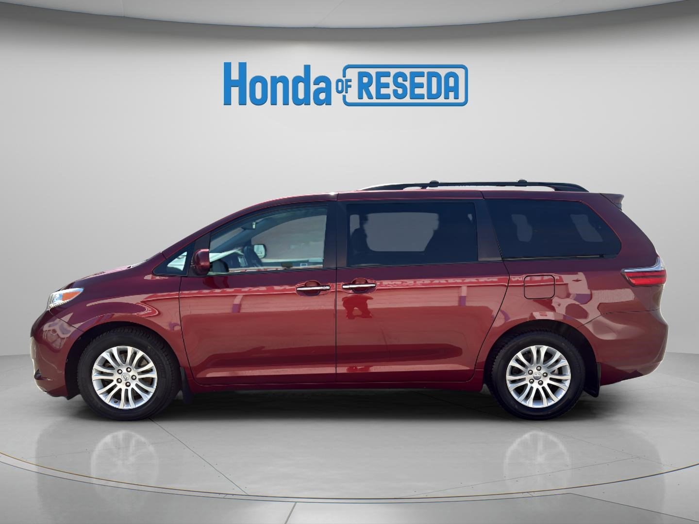 2017 Toyota Sienna XLE