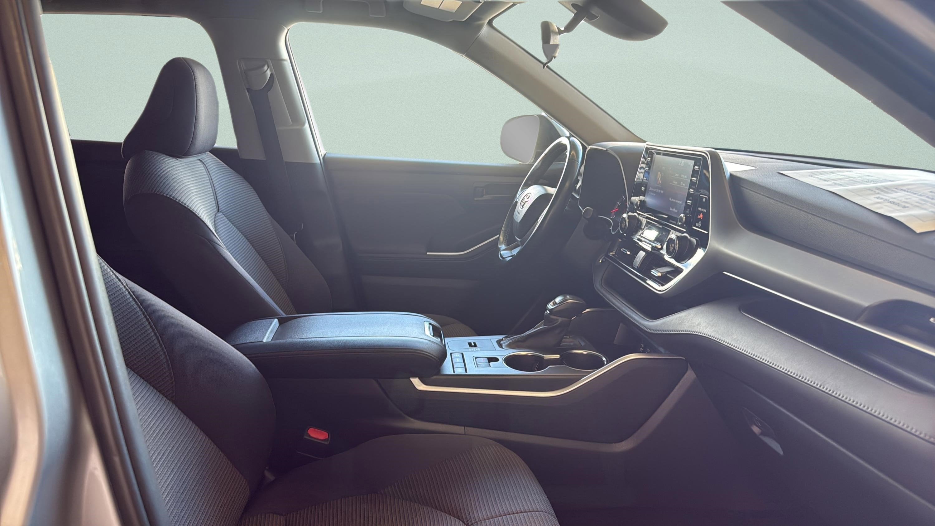 2022 Toyota Highlander LE