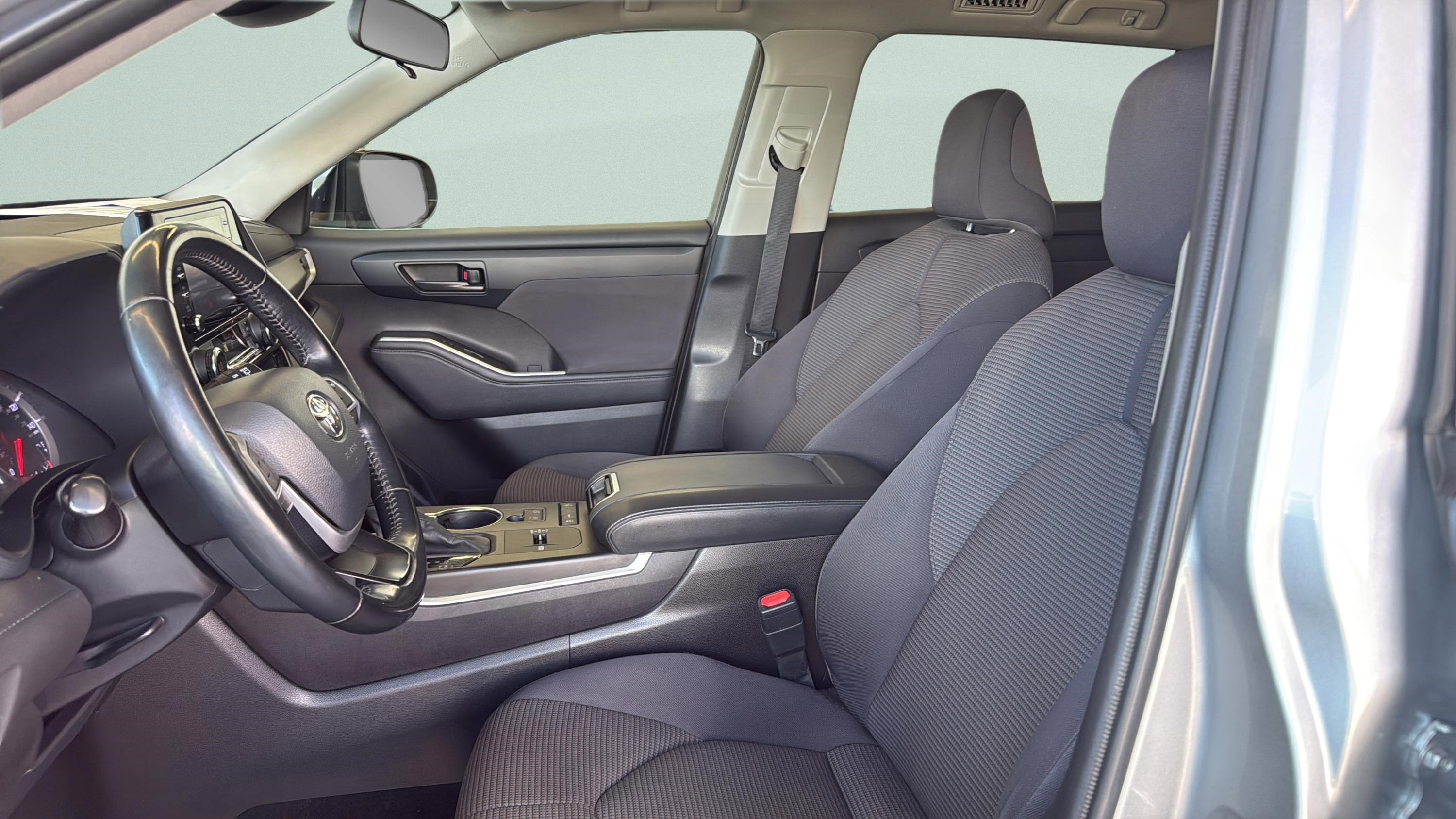 2022 Toyota Highlander LE